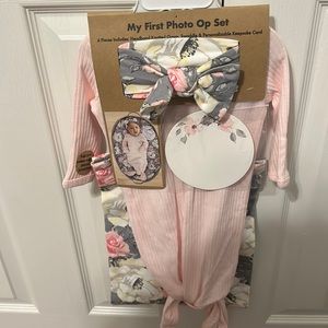 Baby Essentials - Babies First Photo Op Set